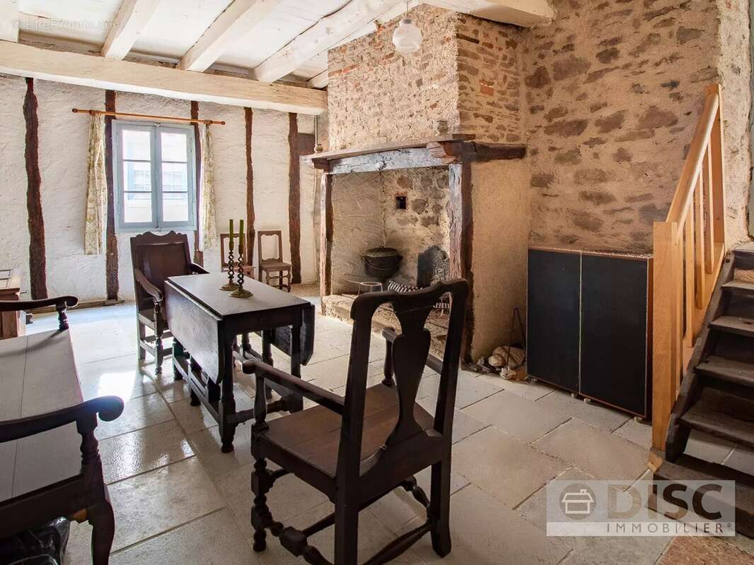 Maison à MONESTIES
