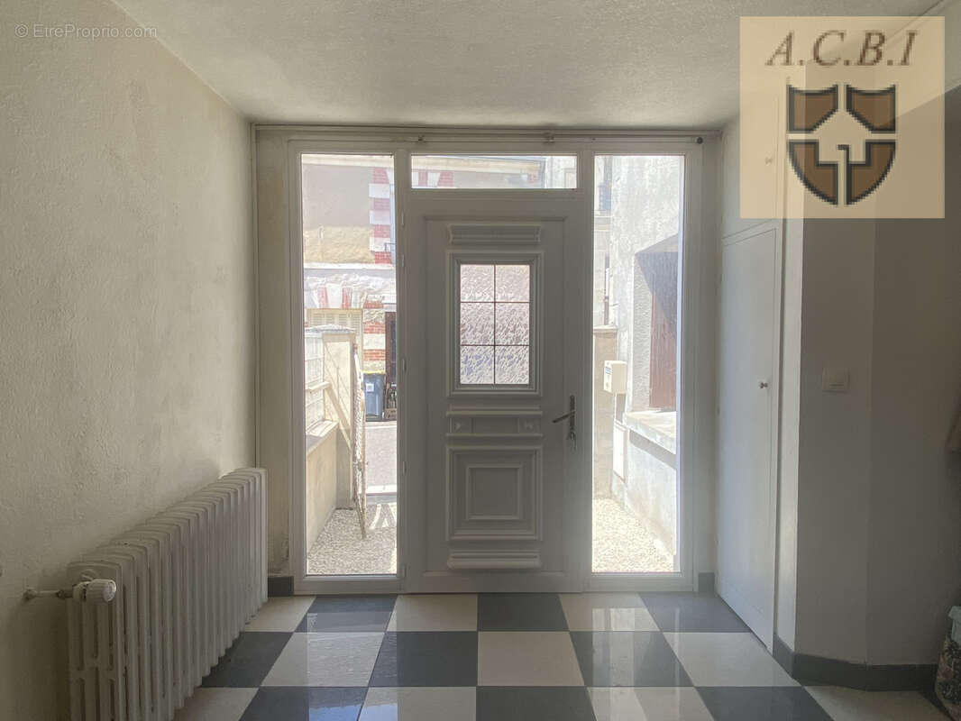 Ensemble immobilier avec maison d'habitation et local commercial attenant - photo 7