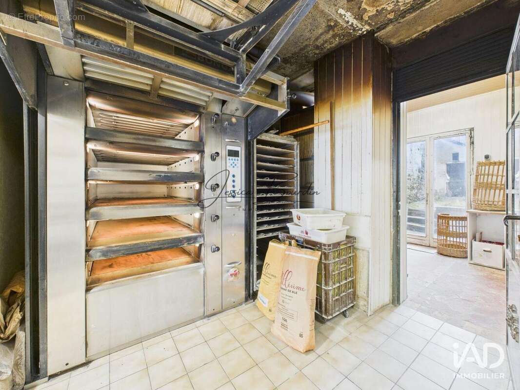 Photo 6 - Commerce à VOULX