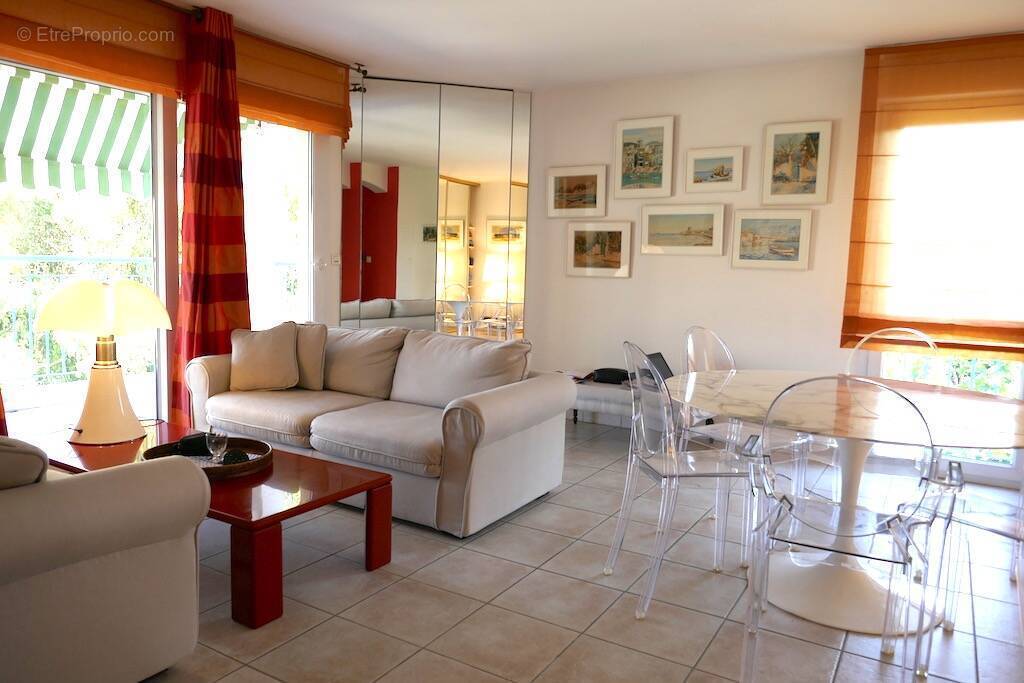  Vente en Nue-Propriété – Usufruit Viager Réservé sur F80ans - Appartement F2/3 de standing à Sanary-sur-Mer (83110) - photo 2
