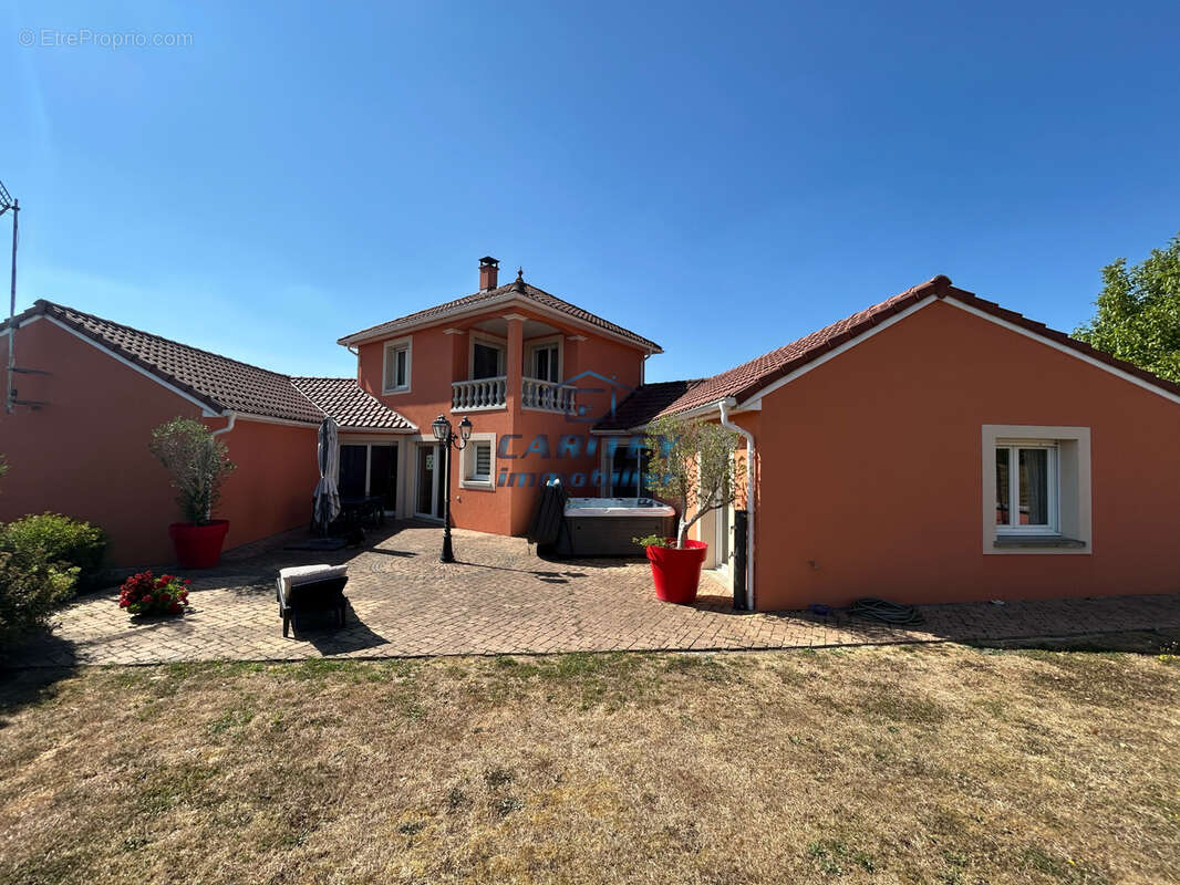 Magnifique maison de 180 m2 sur un terrain de 1753 m2 située sur la commune de ANDORNAY - photo 21