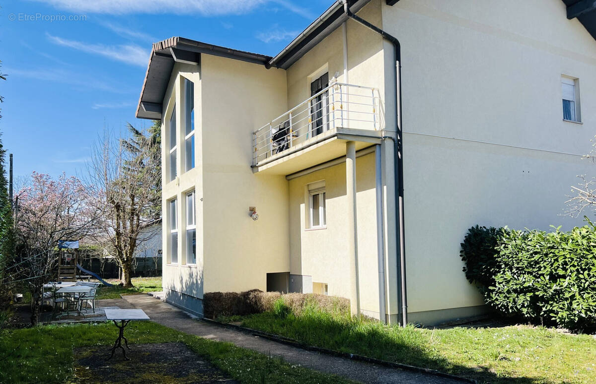 Appartement à ETREMBIERES