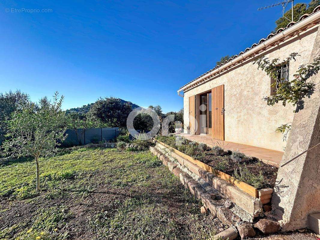 Maison à ROQUEBRUNE-SUR-ARGENS