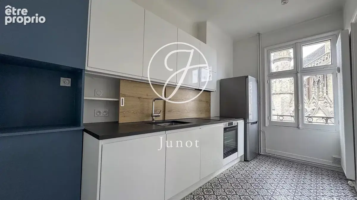 Lille - HYPER CENTRE - Appartement de caractère - 6 pièces - 104m² - 2 chambres - Bureau - Chambre de service - Cave - Parking e - photo 5