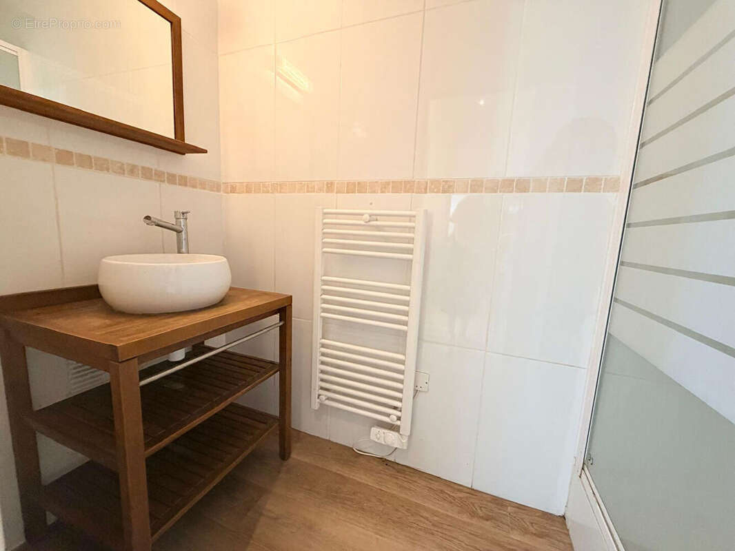 Appartement T3 proche des Halles avec terrasse - photo 8