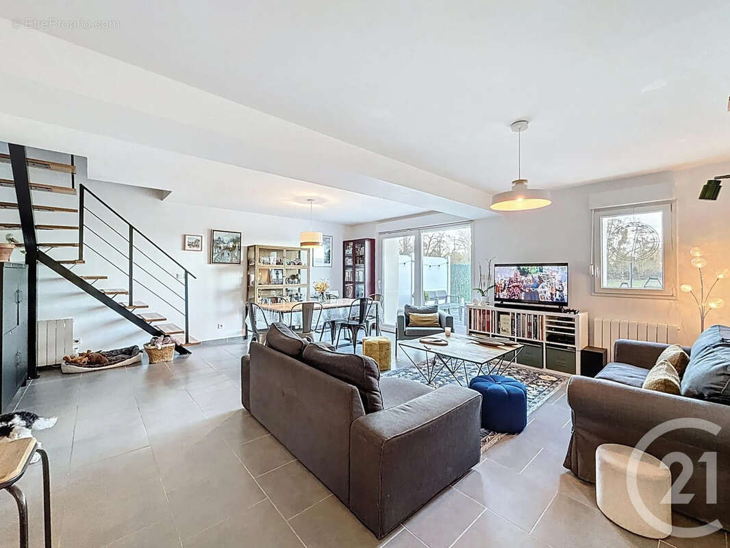 Appartement à BUCHERES