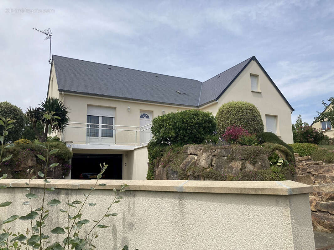 Maison à DONVILLE-LES-BAINS