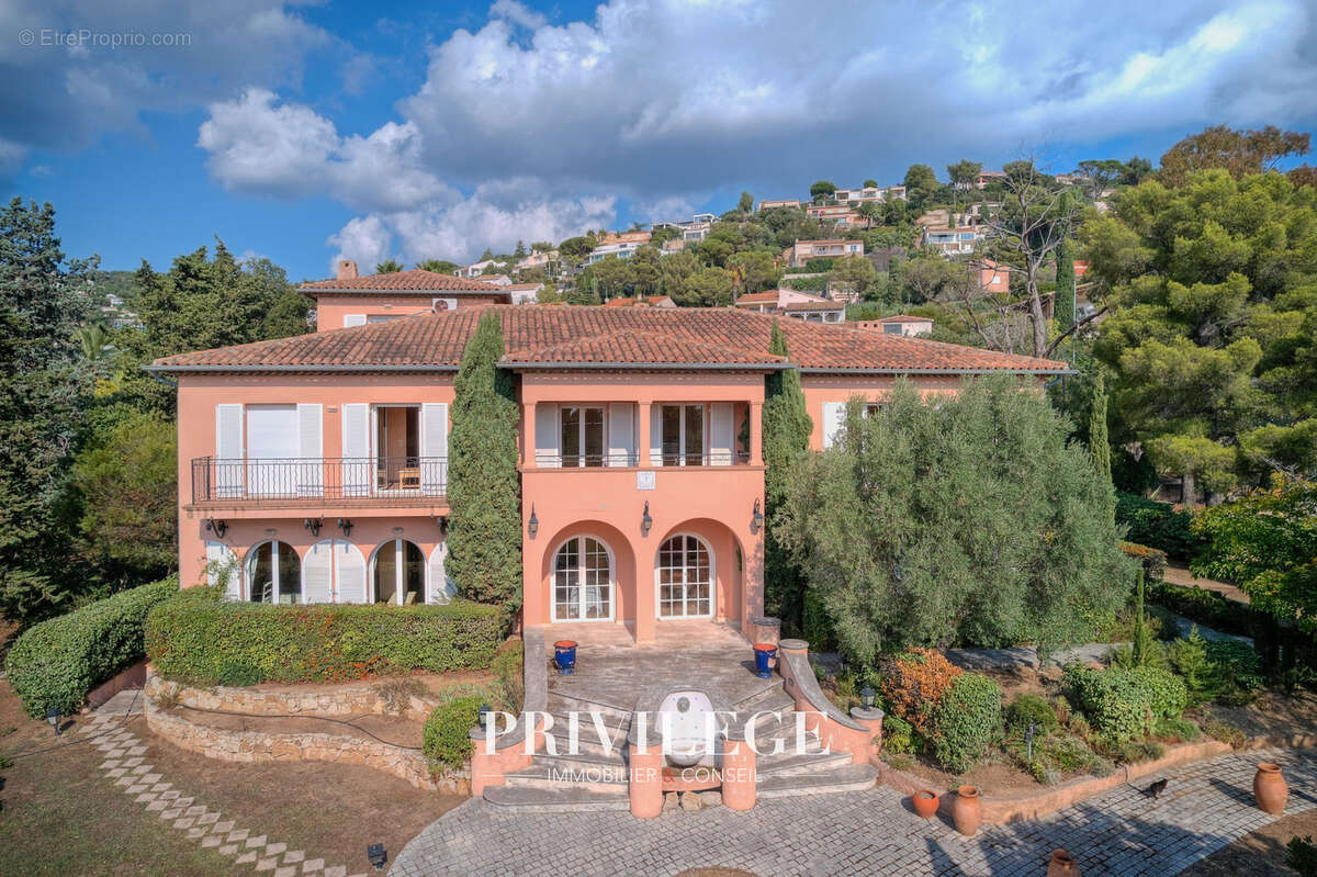 Maison à ROQUEBRUNE-SUR-ARGENS