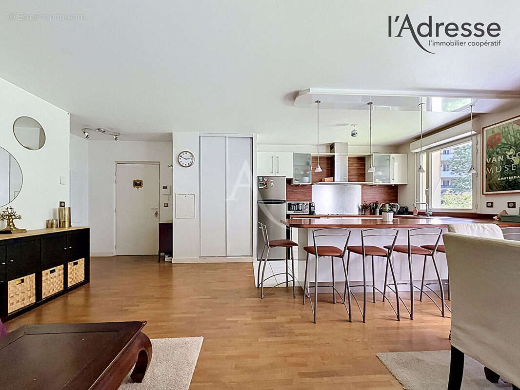 Appartement à COURBEVOIE
