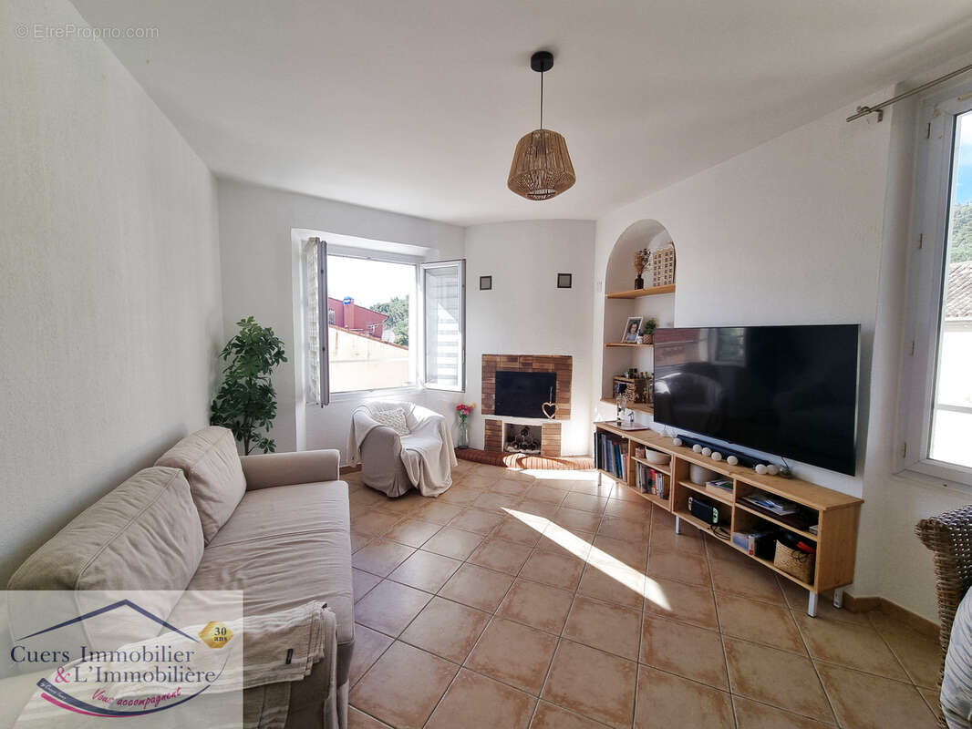 Appartement à SOLLIES-PONT