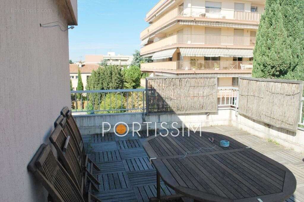 Appartement à SAINT-LAURENT-DU-VAR