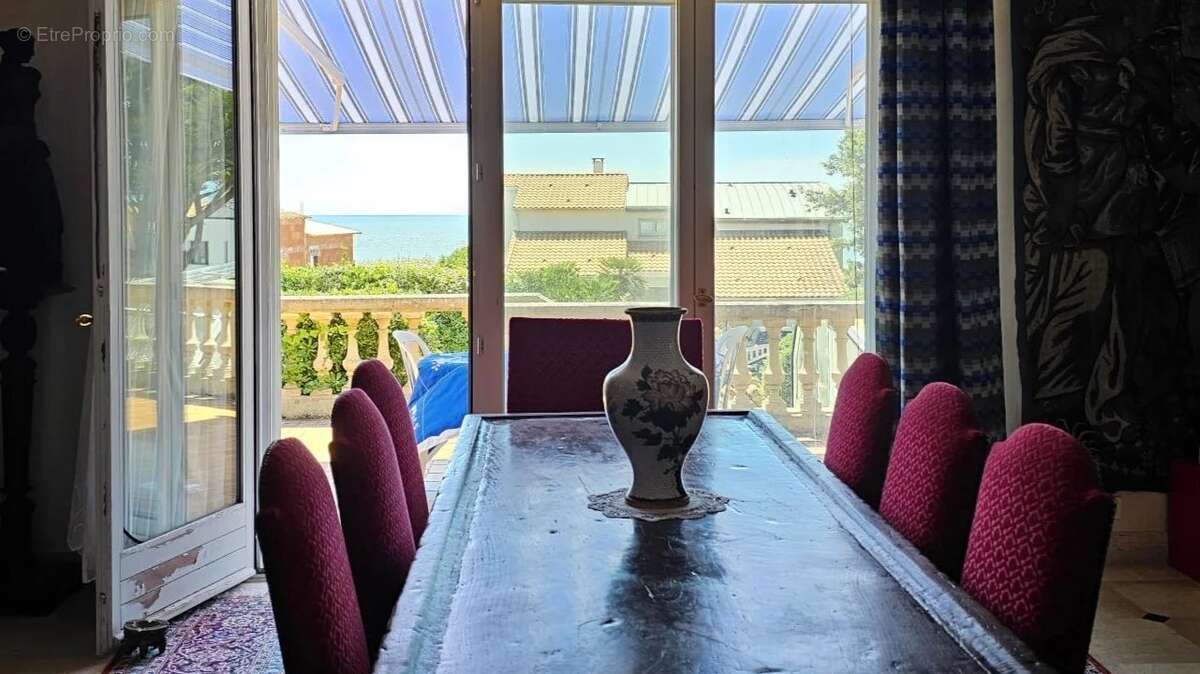 Maison à VAUX-SUR-MER