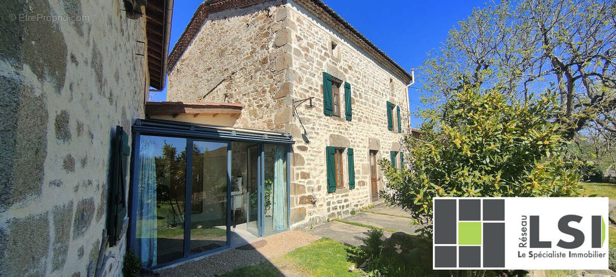 VERANDA SEPARANT PIECE DE VIE ET NUIT - Maison à SAINT-DIER-D'AUVERGNE