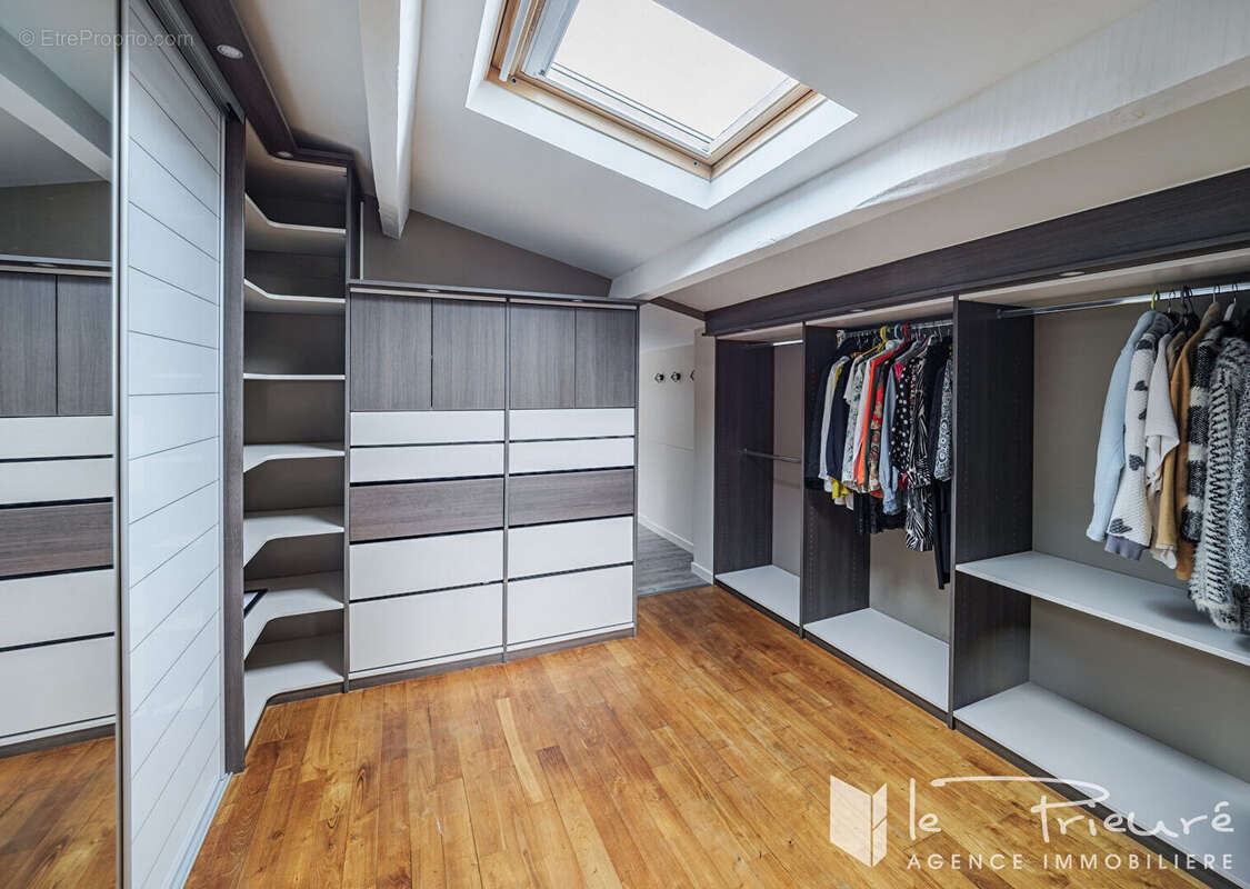 Propriété familiale de 305 m² avec terrain de 8 ha environ, piscine et belles dépendances - photo 17