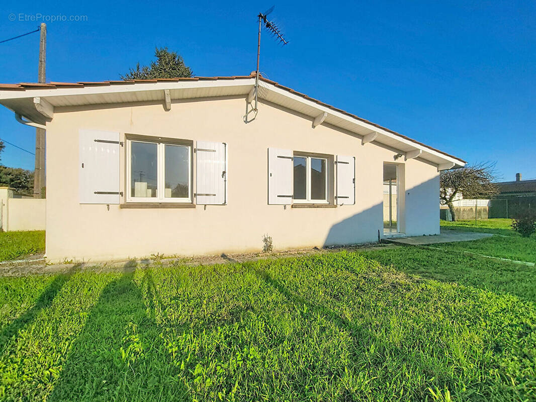 Maison à PAREMPUYRE