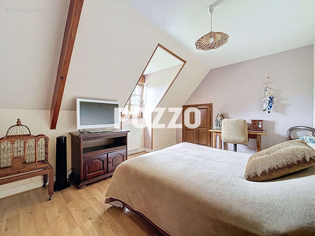 CHAMP DU BOULT - spacieuse maison au calme sur terrain de 7258 m² - photo 11