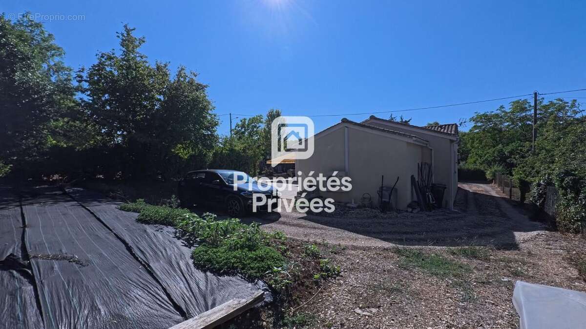Maison PLAIN-PIED + 2 GARAGES - Secteur Nontron - photo 16