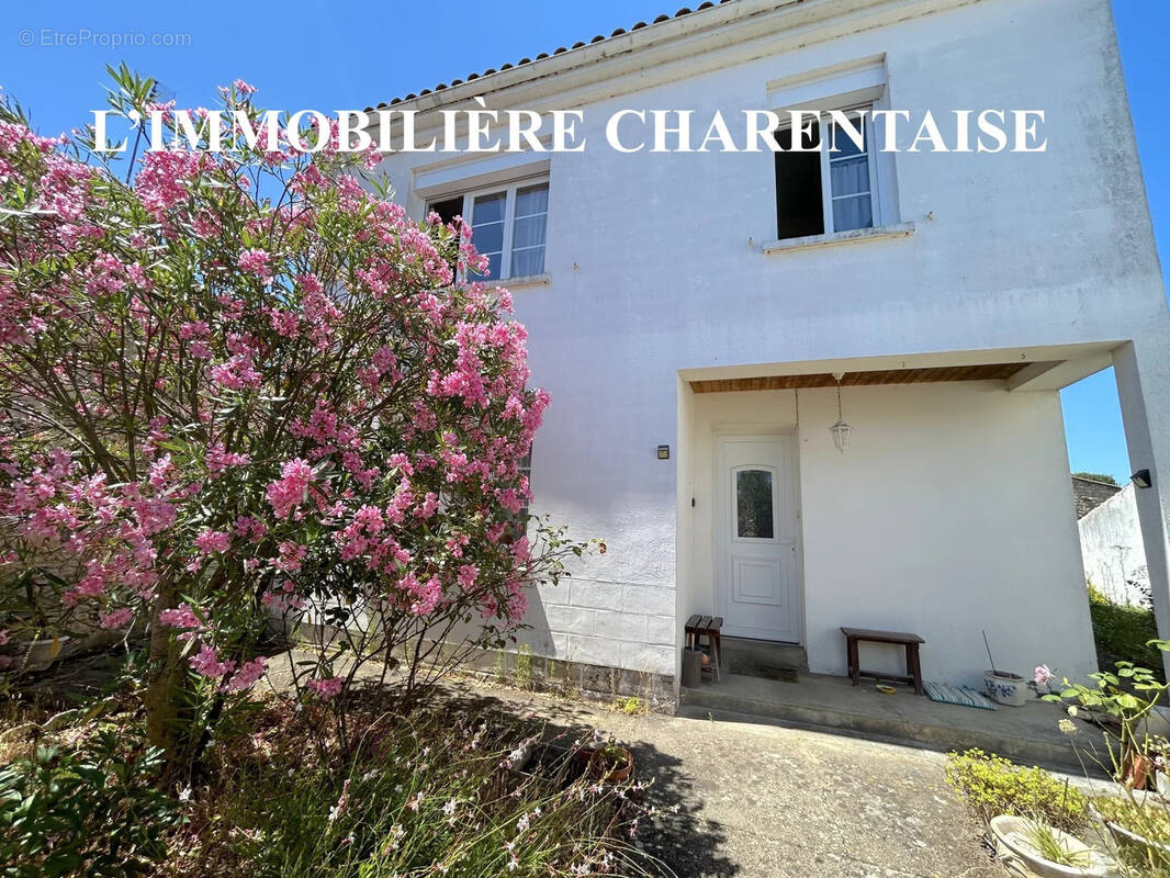 Maison à SAINT-ROMAIN-DE-BENET