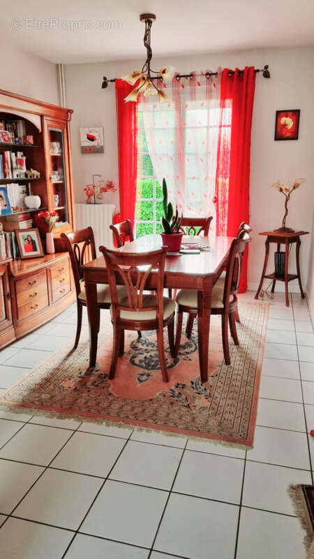 Maison à SAINT-PANTALEON-DE-LARCHE