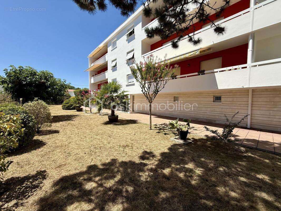 Appartement lumineux cinq pièces avec balcon, garage et cave - ROYAN à 10 minutes à pied de la plage de Pontaillac et du pigeonn - photo 20