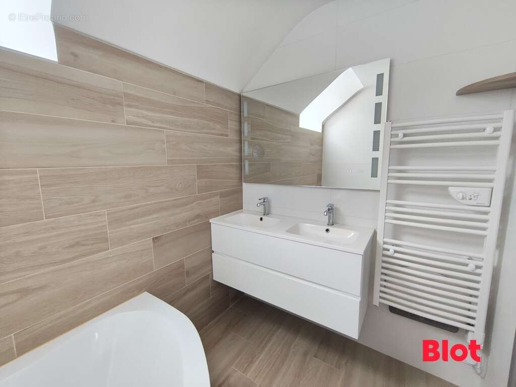 Maison 112 m² à Guipel  - photo 4