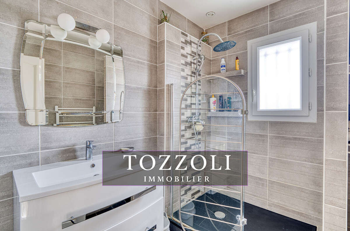 Maison à L'ISLE-D'ABEAU