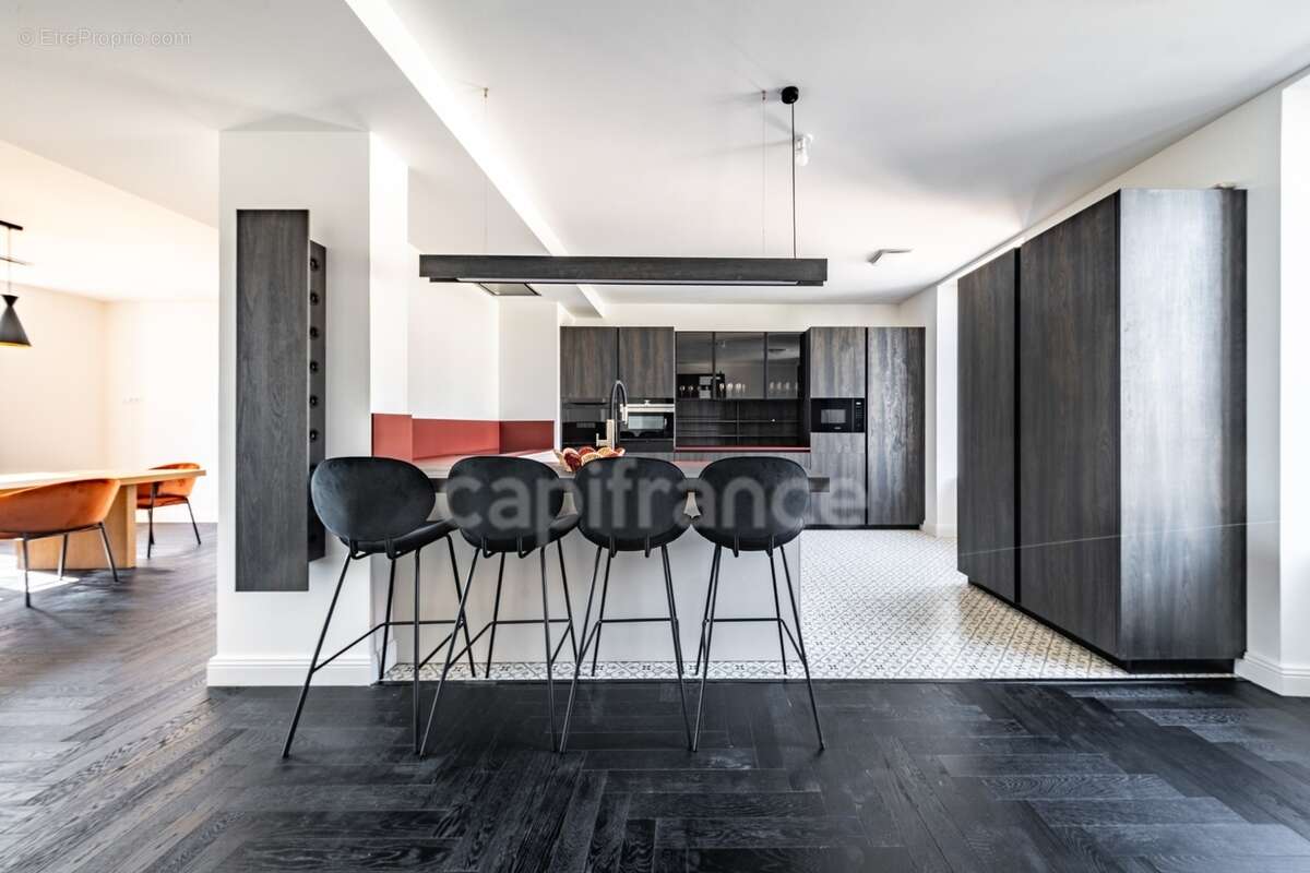 Propriété à vendre composée d'une demeure de Maitre et une deuxième maison avec piscine et jardin - photo 6