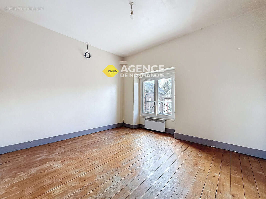 chambre 1 2e - Appartement à VILLERS-EN-OUCHE