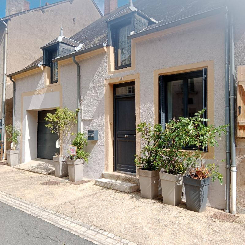 Maison à MOULINS-ENGILBERT