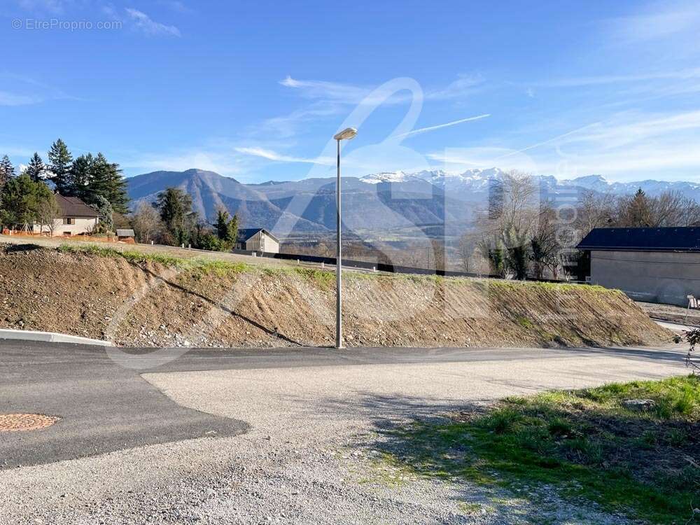 Terrain viabilisé (Lot 13) - Terrain à SAINT-PIERRE-D'ALBIGNY
