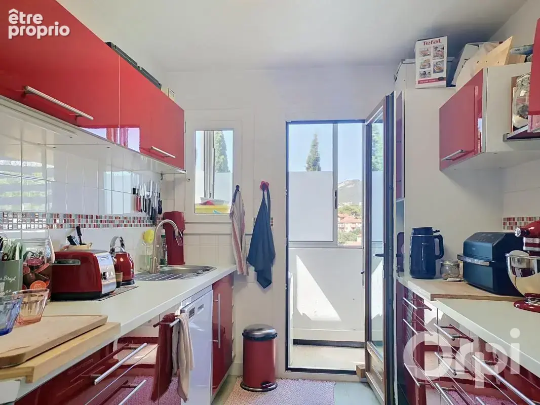 À Vendre Toulon Ouest Bon Rencontre,  Appartement T3 rénové en dernier étage avec un parking privatif - photo 2