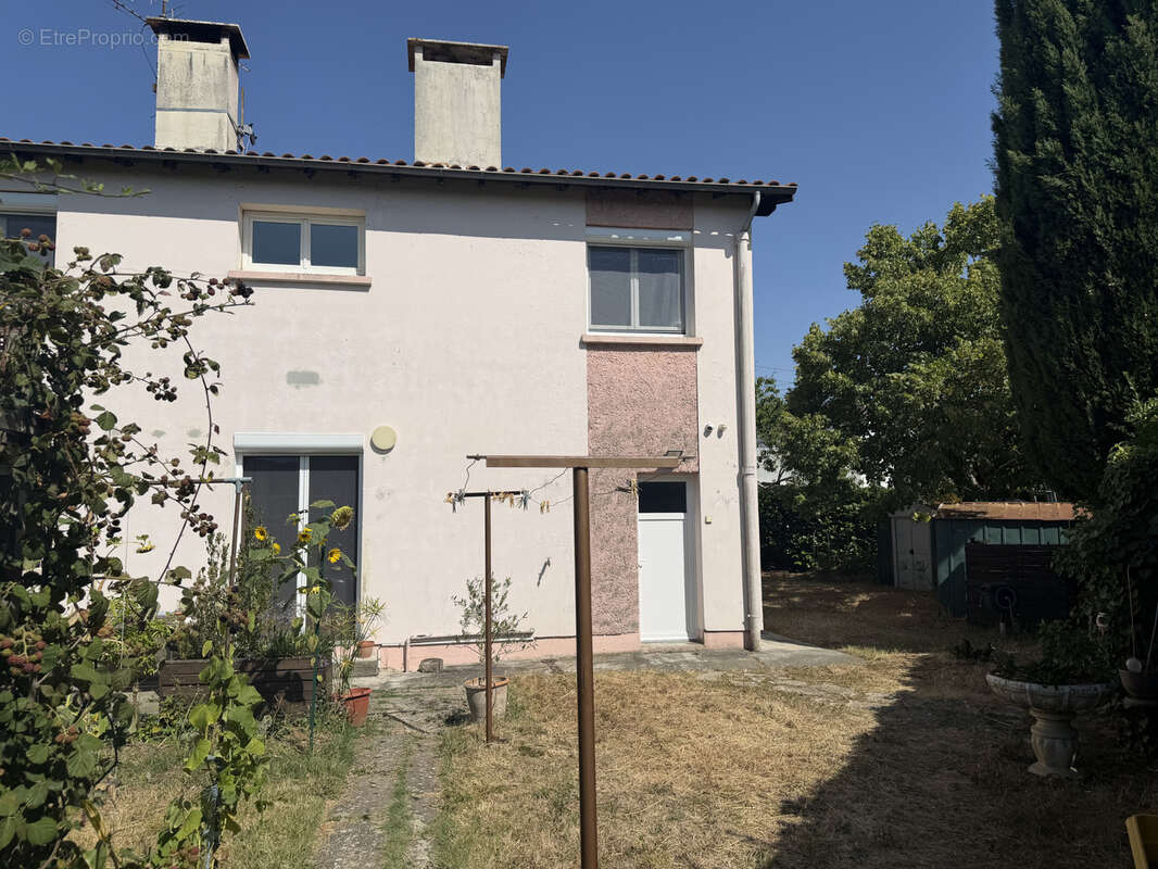 Maison T5 avec garage sur un terrain de 4402 - photo 8