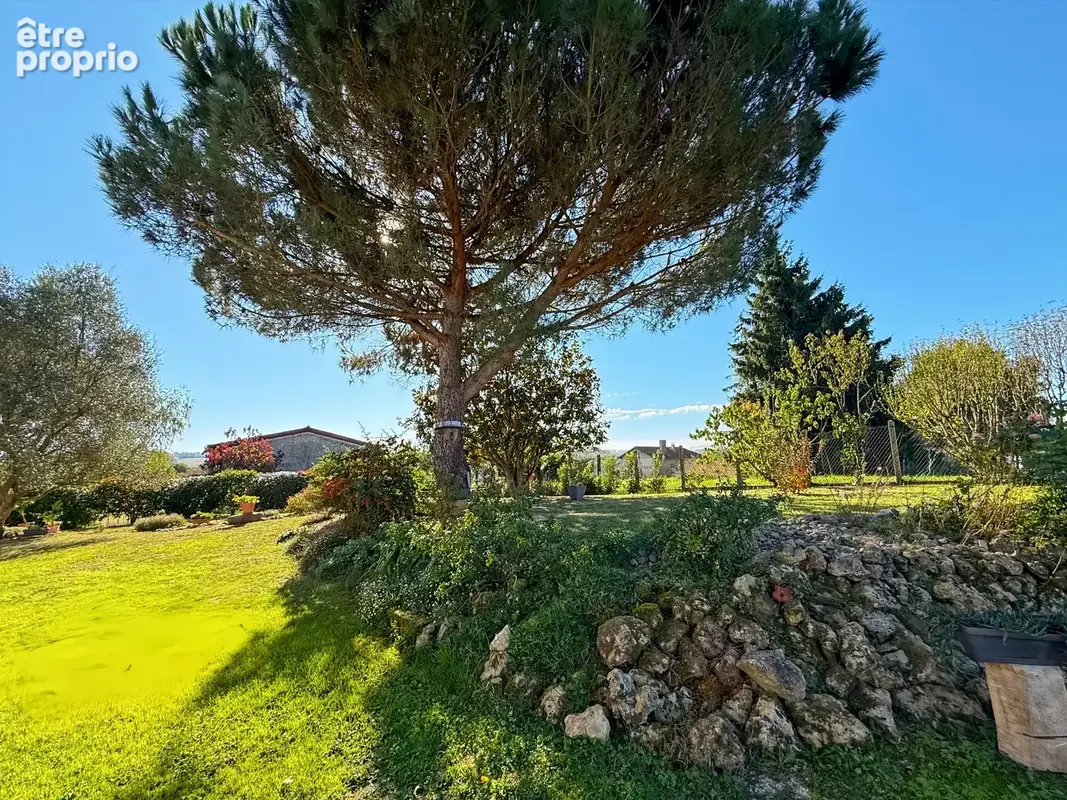 GERS (32) – À 10 min d’Aire-sur-l’Adour – Superbe maison en pierre rénovée de 160 m², 4 chambres, terrain arboré de 1 592 m² - photo 11