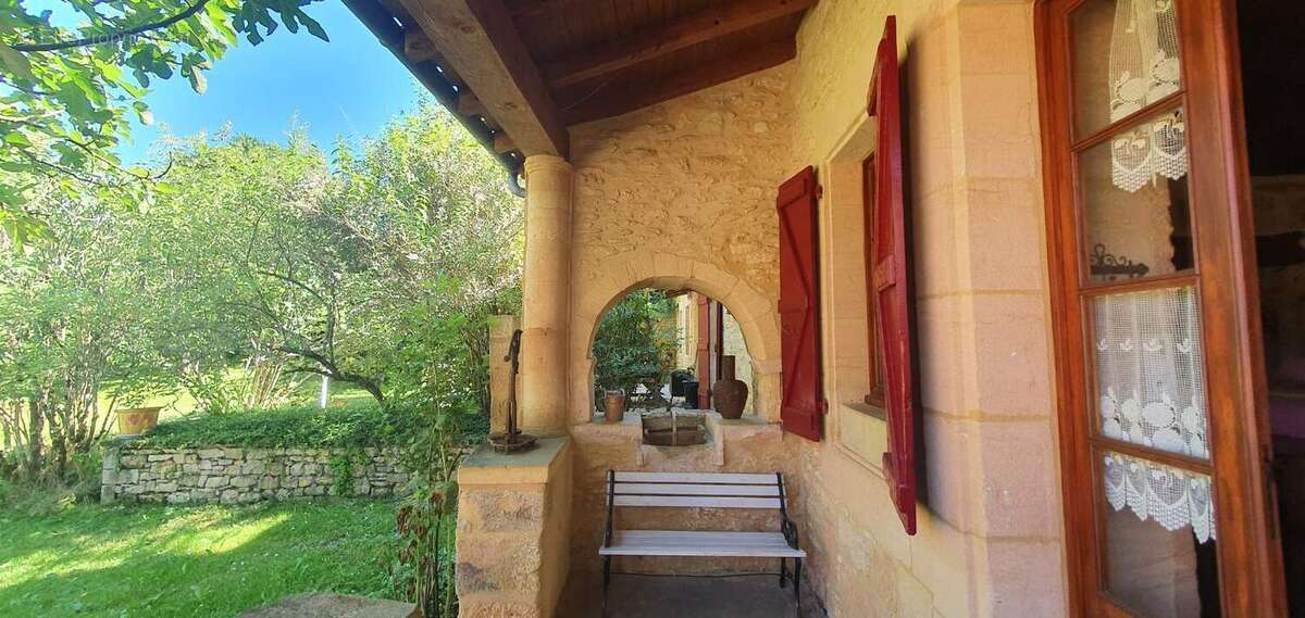 Maison 550 m² à Les Eyzies-De-Tayac-Sireuil  - photo 295