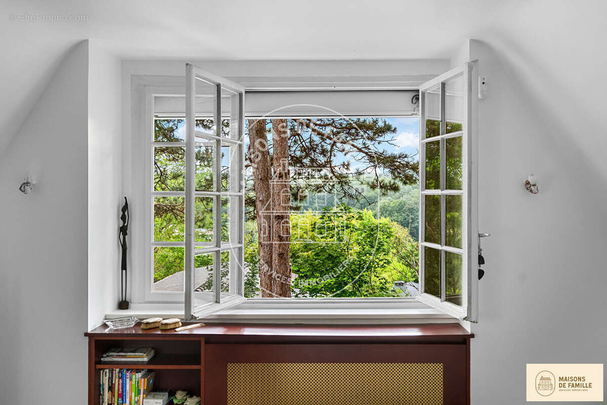 Maison à LA CELLE-SAINT-CLOUD