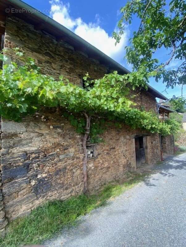 OPPORTUNITE: Grange à transformer  à La Vinzelle (12) - photo 4