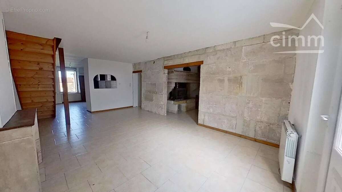 A VENDRE Maison de ville à rénover - photo 3