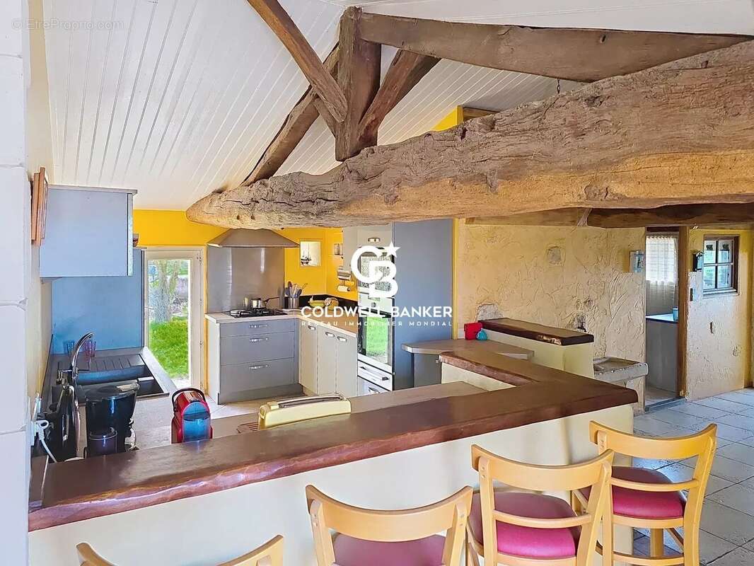 Maison à CHAMPAGNE-LES-MARAIS