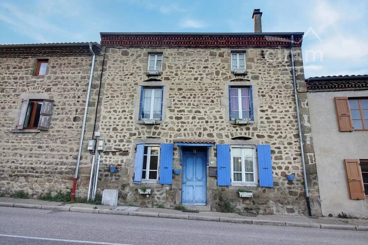 Maison à LUPE