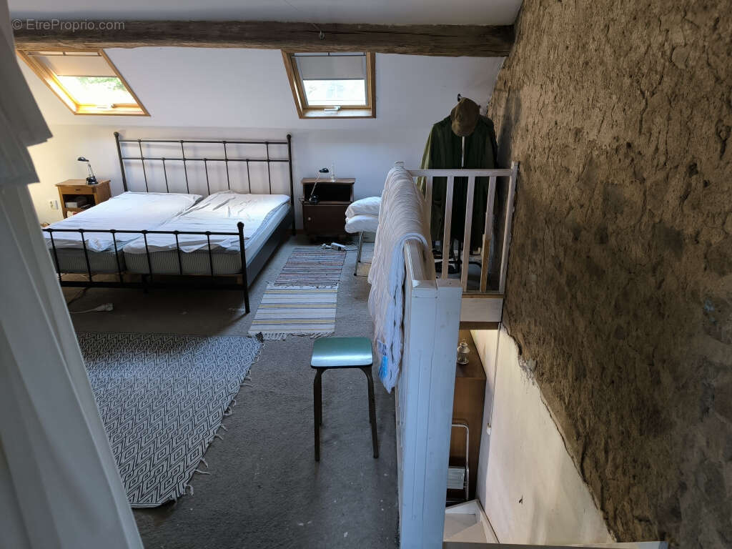 Maison à MONTREUILLON