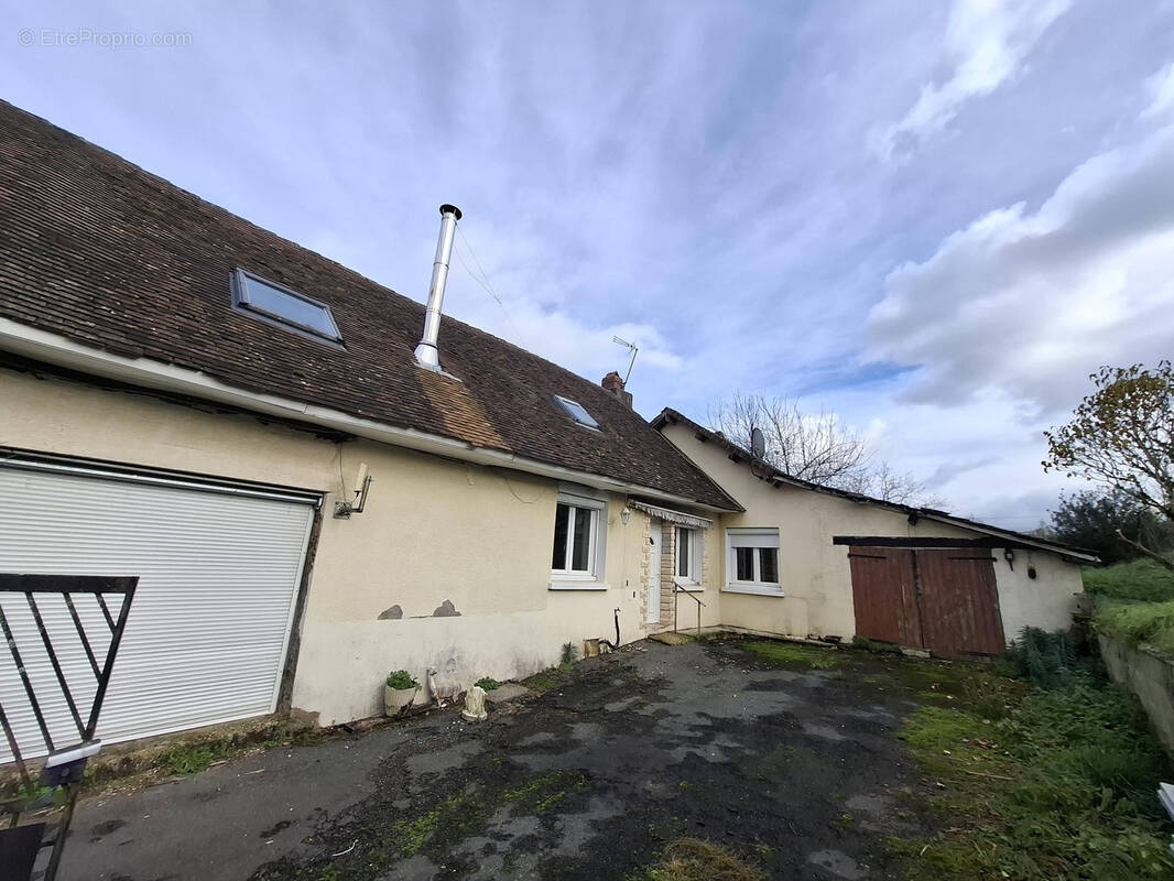 Maison à SAINT-YRIEIX-LA-PERCHE