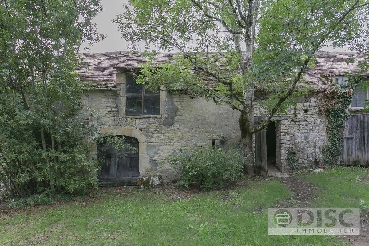 Charmant Corps de ferme avec spacieuse grange, appartement indépendant et un hectare de terrain - photo 14