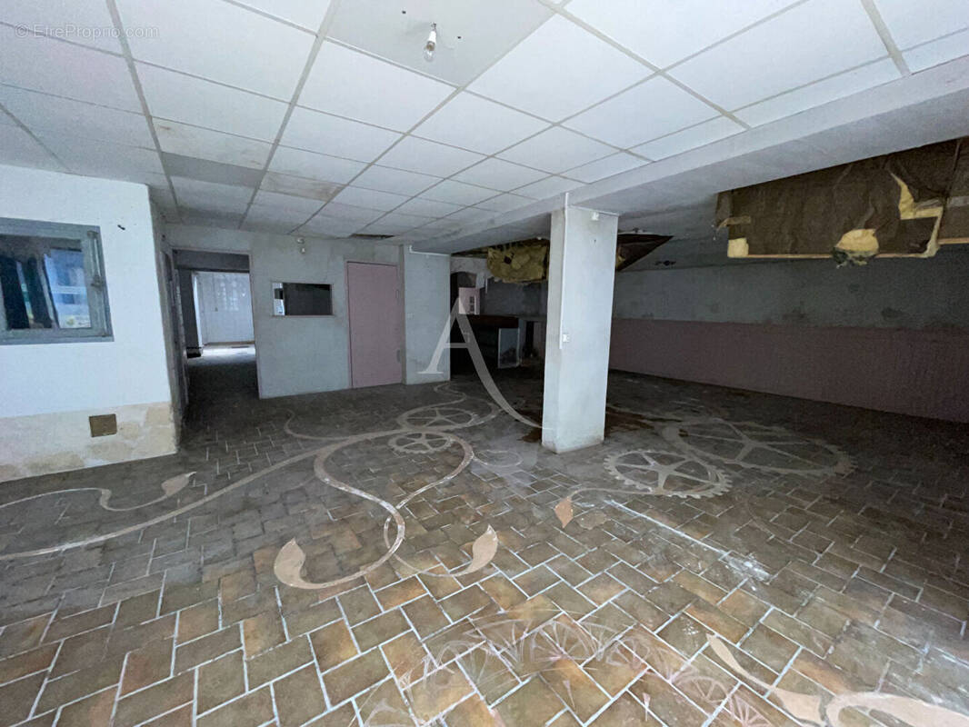 Commerce à FONTENAY-LE-COMTE