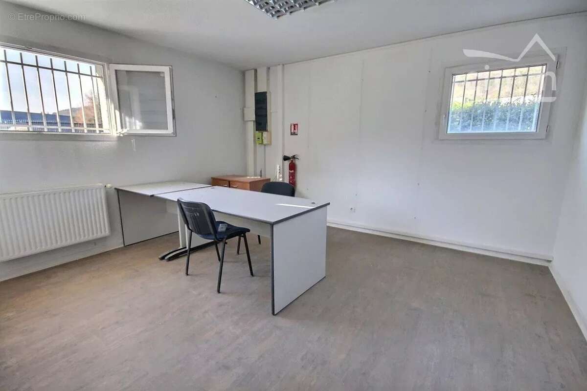 Commerce à LA ROCHETTE