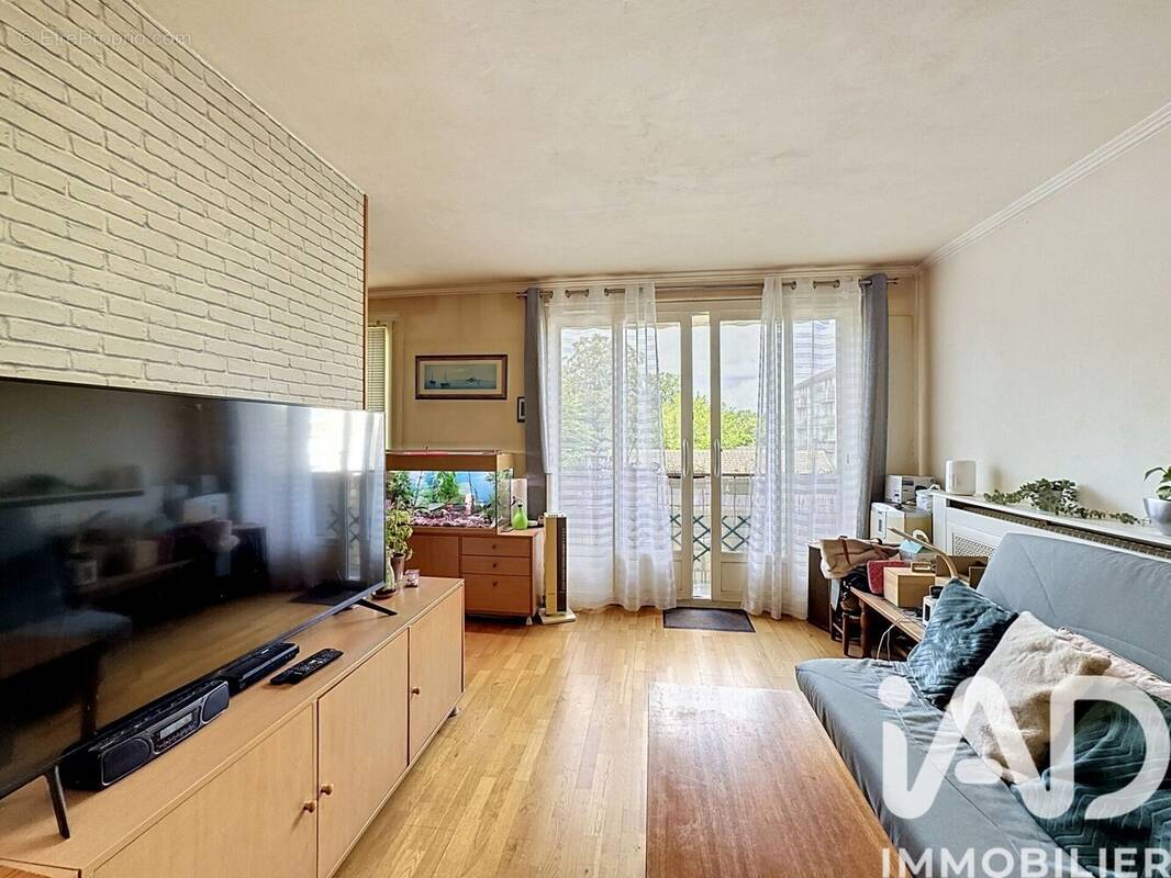 Photo 1 - Appartement à LE MESNIL-LE-ROI