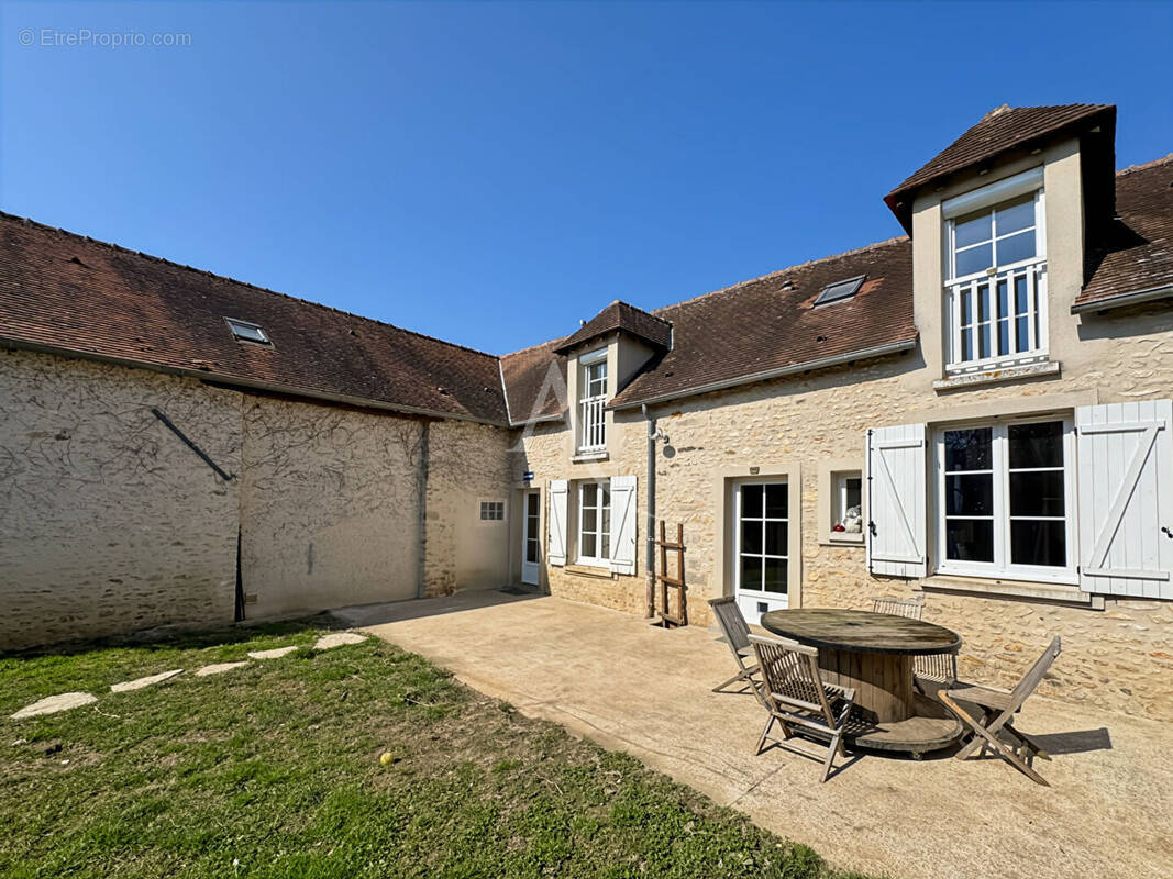 Maison à BRIERES-LES-SCELLES