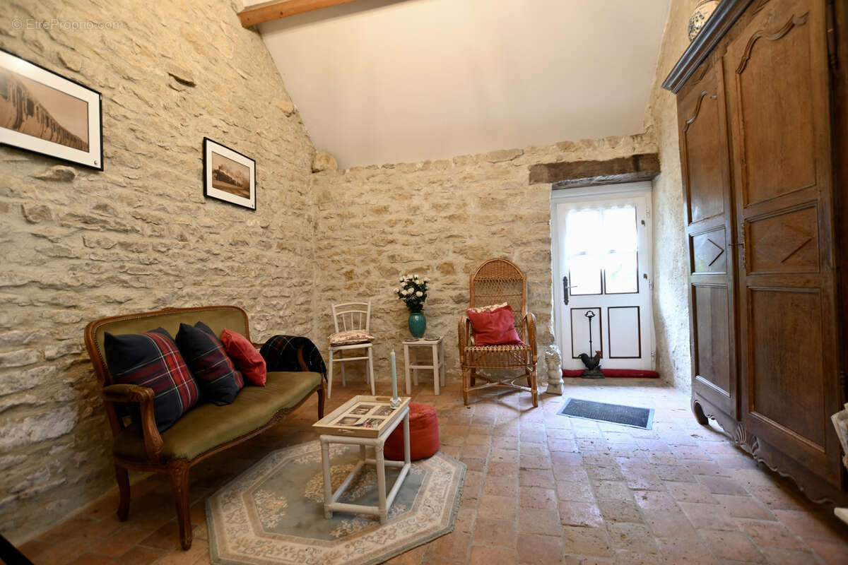 Maison à NEUFFONTAINES