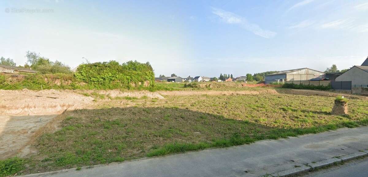 Terrain à LA CHAPELLE-CHAUSSEE