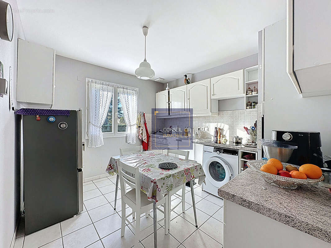 Maison à SAINT-GENIS-LAVAL