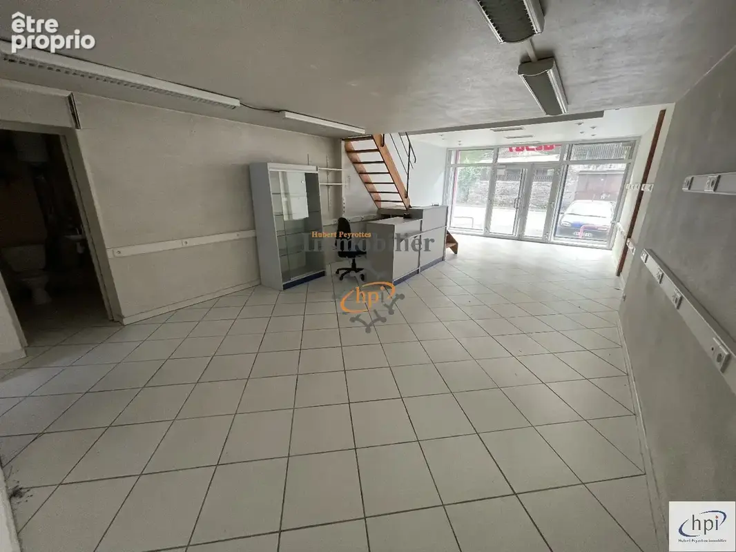 Vente deux locaux commerciaux, dépôt, 12 garages et parking sur 974 m2 de terrain Saint Affrique - photo 12